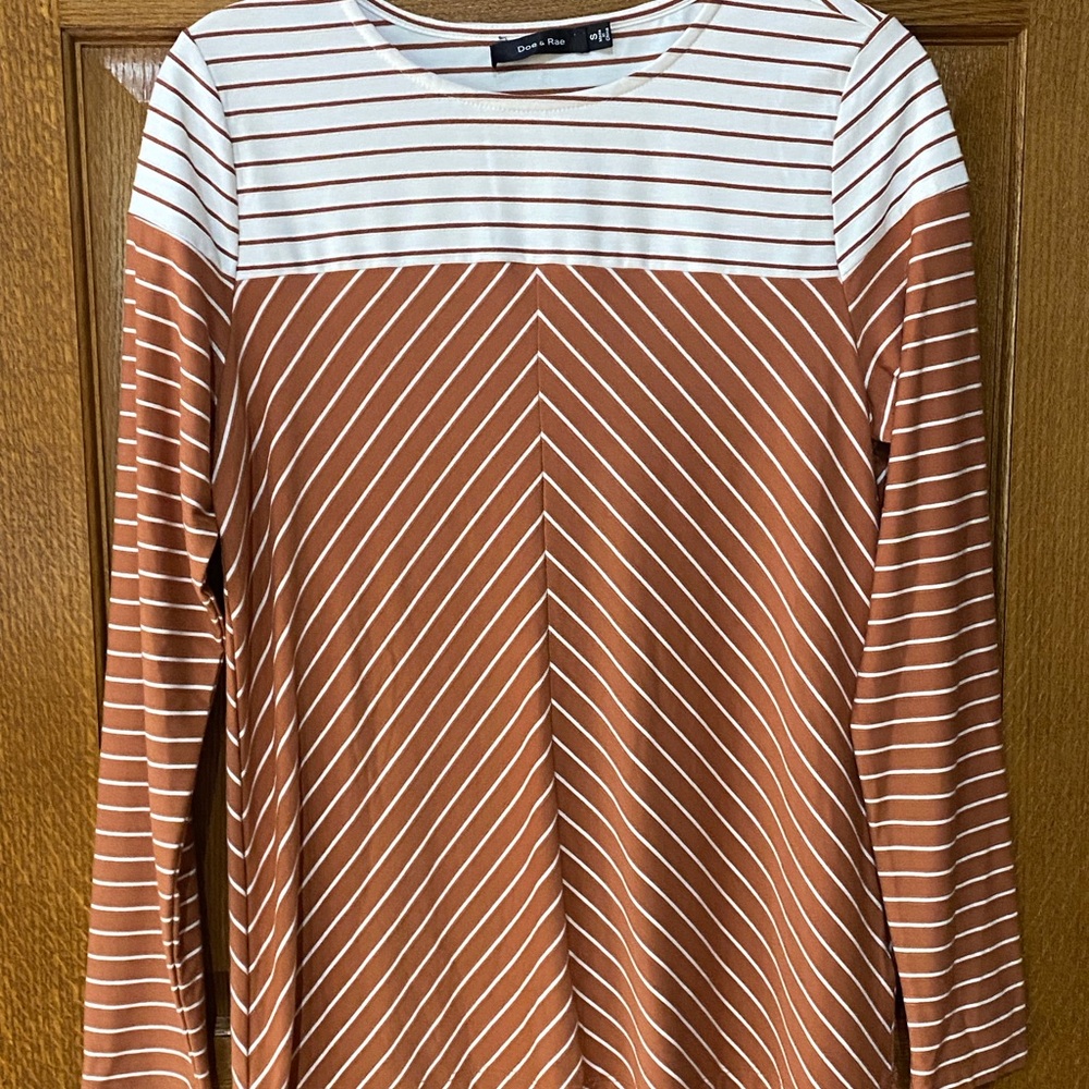 Doe and Rae Striped Long sleeve shirt. Size small